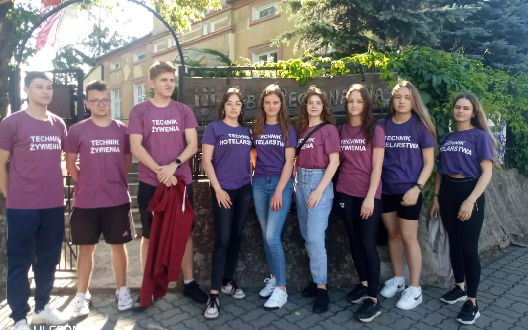 Młodzież z Przemystki w świecie folkloru